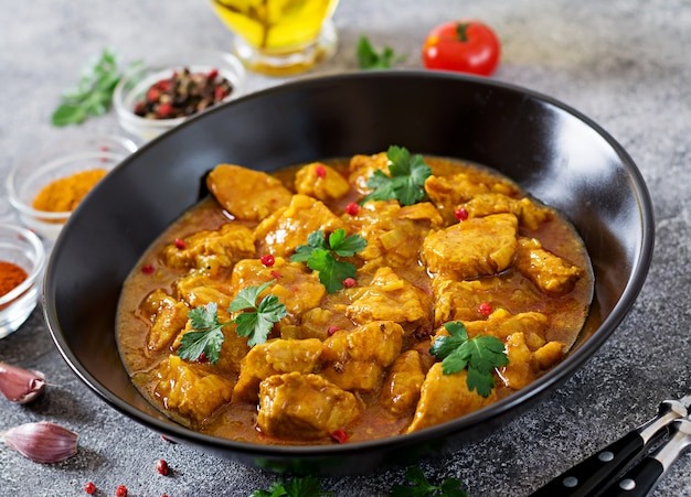 CHICKEN CURRY